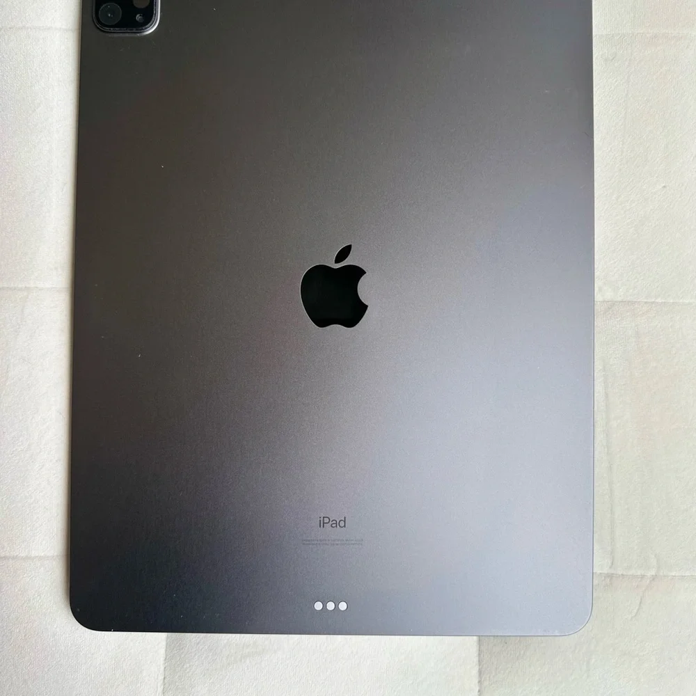 iPad Pro 4th gen M2 12.9” WiFi only 128 gb.